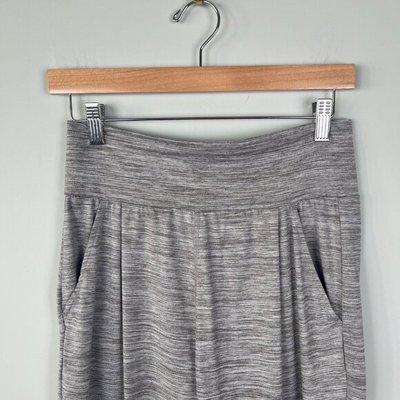 Vuori Lux At Ease Gray High Waisted Pull On Pleated Pants Womens Sz. S - Picture 3 of 6